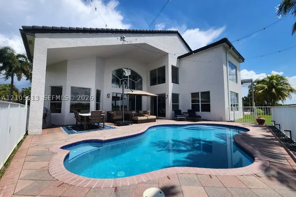 3920 SW 195TH TER