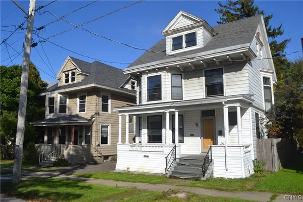 107 W 4TH ST