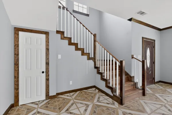 800 OAK CREEK DR