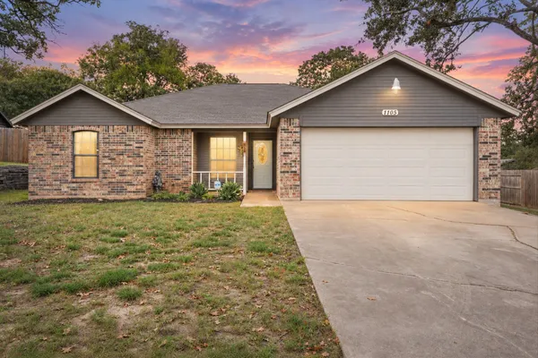 1105 LAKEVIEW DR