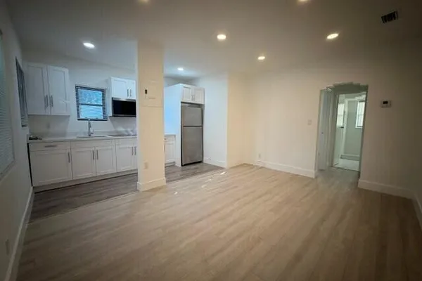 1500 NE 15TH AVE