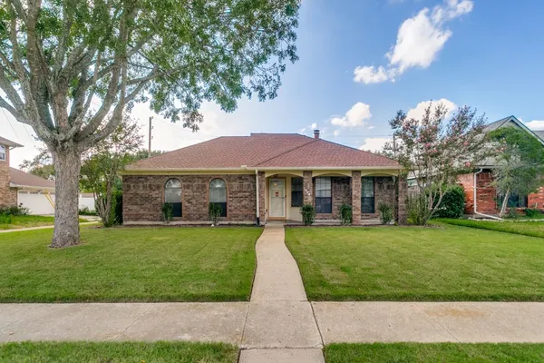 714 BLUEBONNET DR