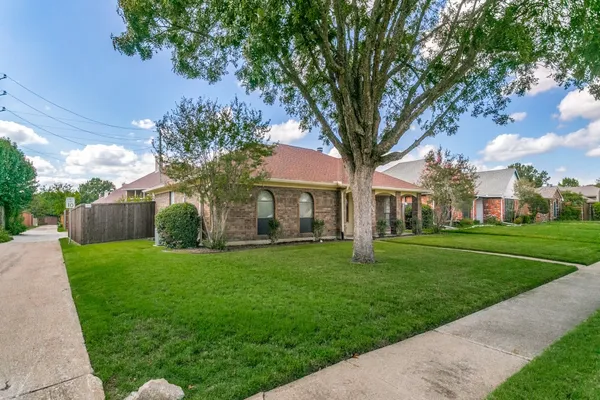 714 BLUEBONNET DR