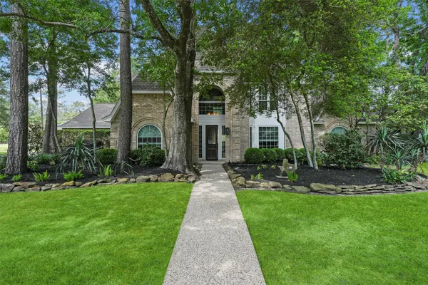 2023 FOREST GARDEN DR