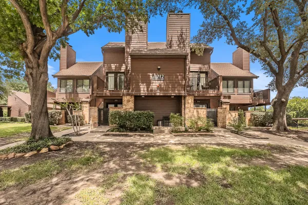 1712 BAIRD FARM CIR 2205