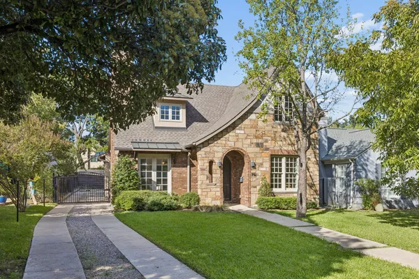 1921 OLD ORCHARD DR
