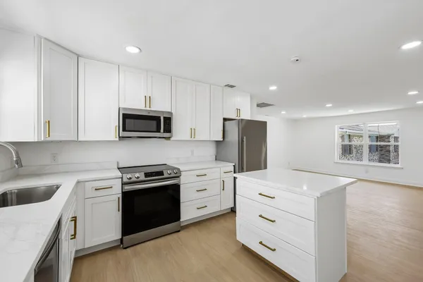 5050 MATILDA ST 225