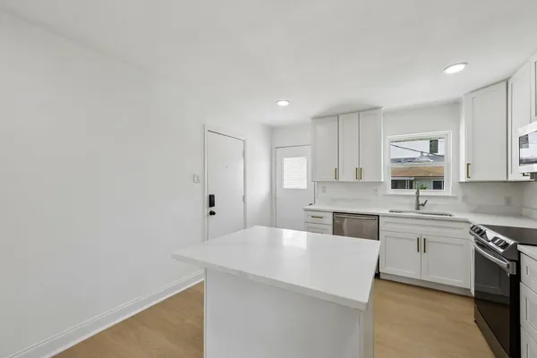 5050 MATILDA ST 225