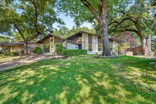 10615 SWALLOW LN