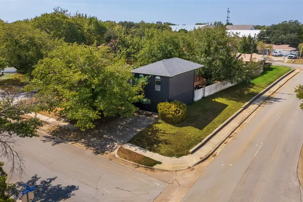 206 SIXPENCE LN