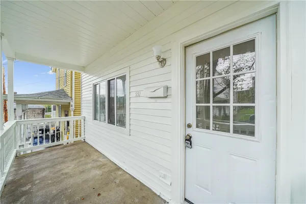211 SHORT ST