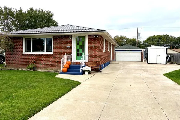 74 LEOCREST CT