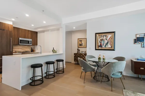695 6TH AVE 1D