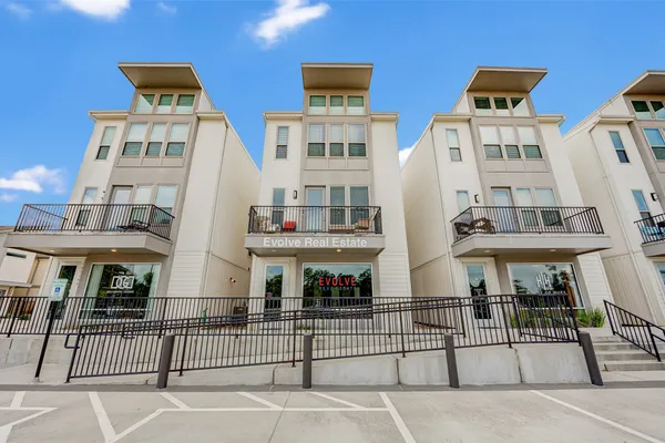 18732 CENTRO MAIN ST