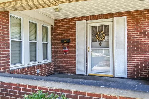 77 FLOWERS AVE