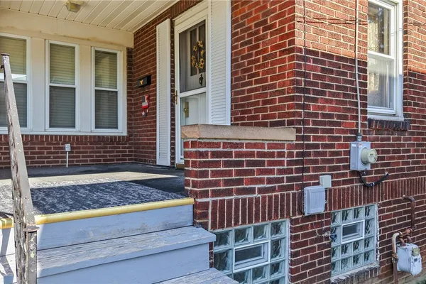 77 FLOWERS AVE