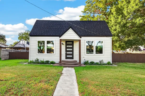 202 JACKSON AVE