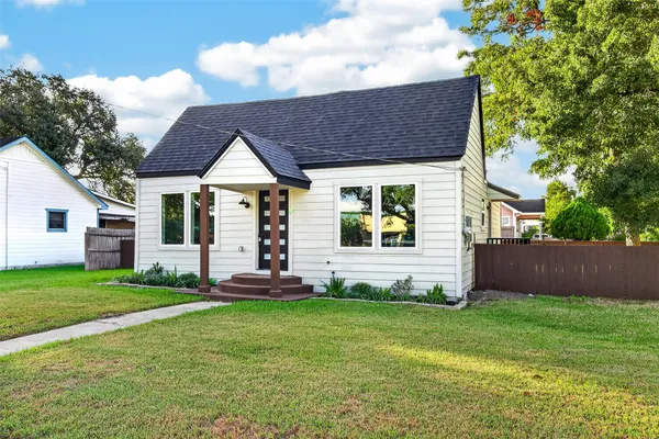 202 JACKSON AVE