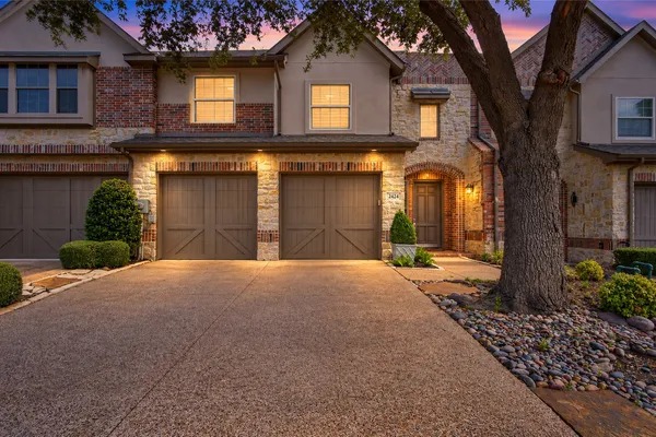 2424 GREYMOORE DR