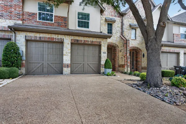 2424 GREYMOORE DR