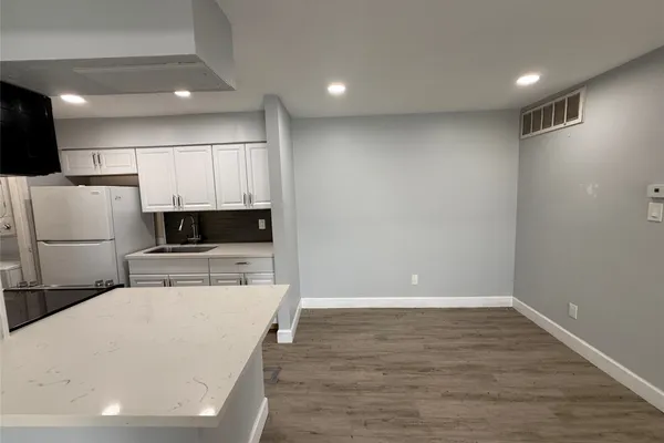 9550 DEERING DR 210