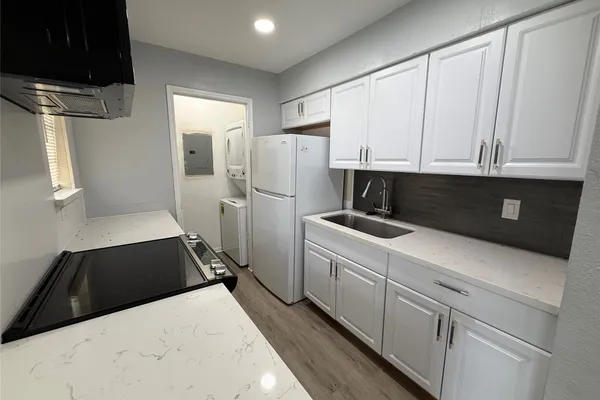 9550 DEERING DR 210