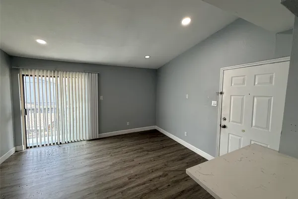 9550 DEERING DR 210