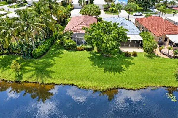 2546 COUNTRY GOLF DR