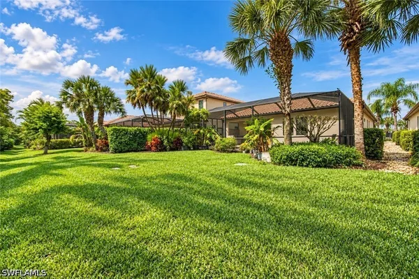 4395 RAFFIA PALM CIR