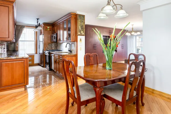 1625 EMMONS AVE 1P