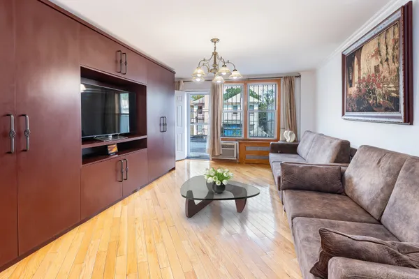 1625 EMMONS AVE 1P