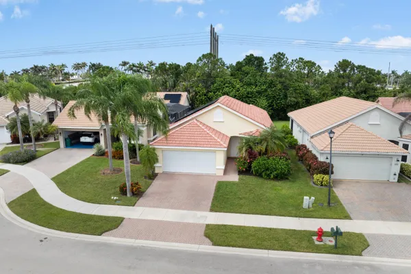 808 SW MUNJACK CIR