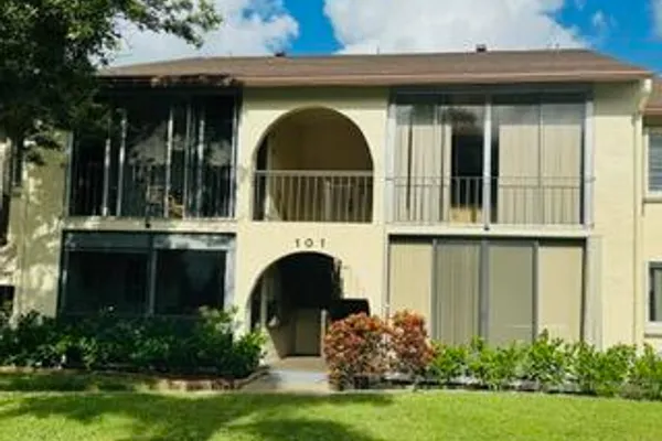 101 LAKE PINE CIR D-2
