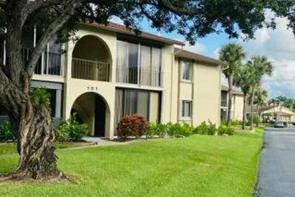101 LAKE PINE CIR D-2