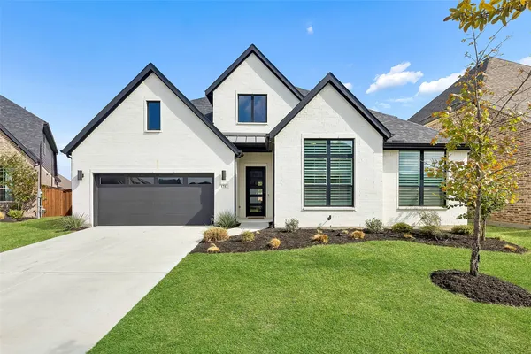 1713 LILAC LN