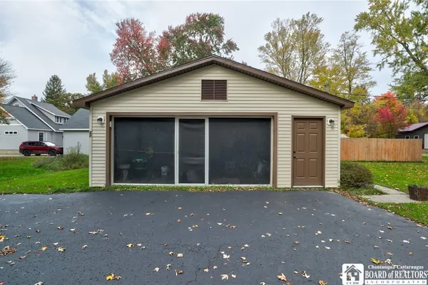 30 LINWOOD AVE