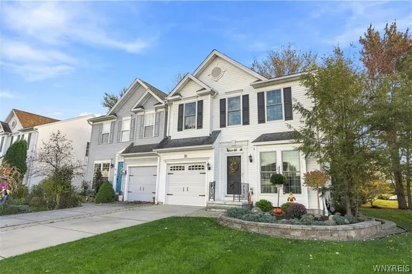 11 CARLA LN