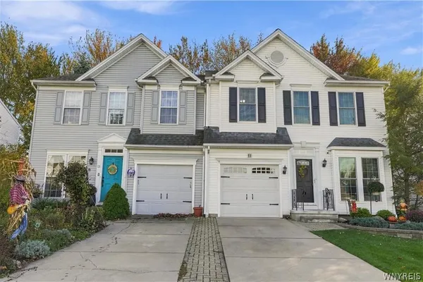 11 CARLA LN