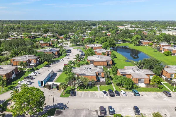 2185 WHITE PINE CIR C