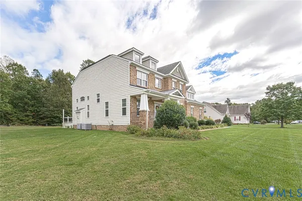 9118 COLONNADE CIR