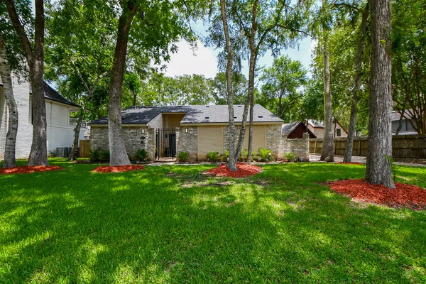1710 WILDWOOD LN