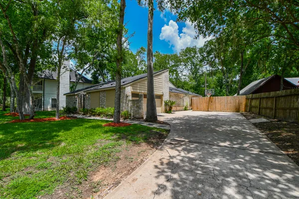 1710 WILDWOOD LN