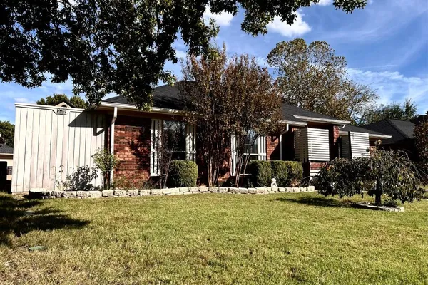 607 BLUEBONNET DR