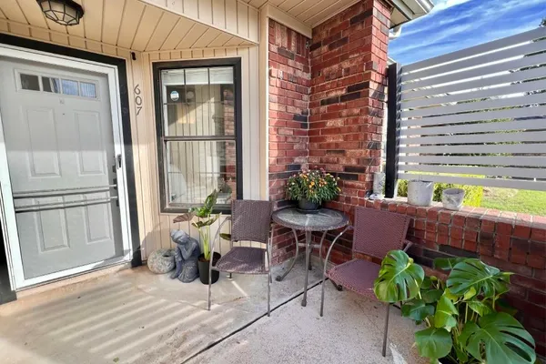 607 BLUEBONNET DR