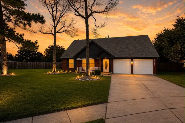 3019 LOTUS LN