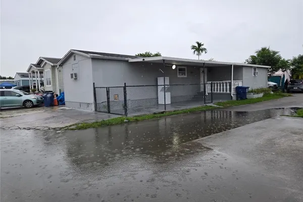 1525 SW 129 CT