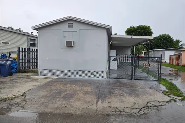 1525 SW 129 CT