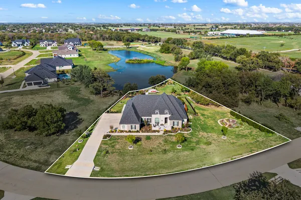 1014 LIVE OAK LN
