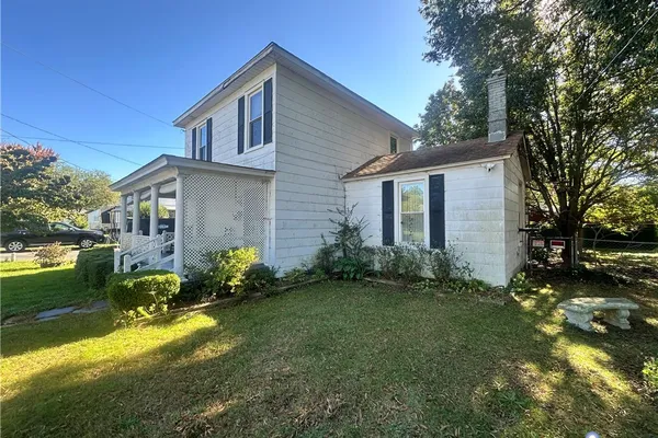 5 N DAISY AVE