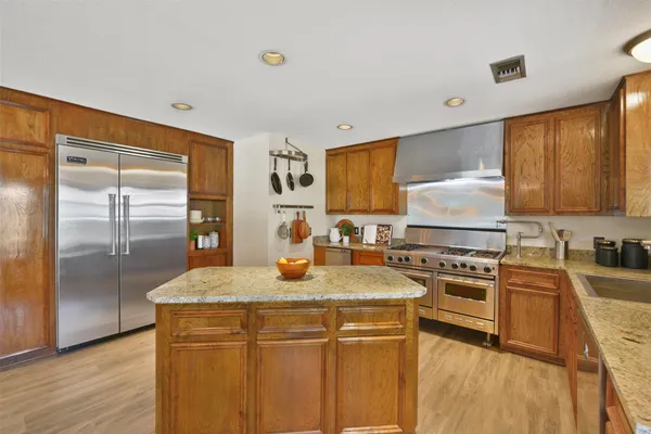 2204 AIRLINE DR
